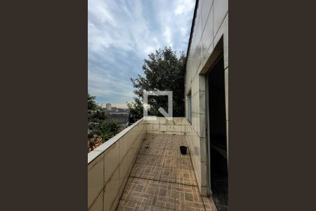 Casa para alugar com 320m², 3 quartos e 4 vagas Casa para alugar com 320m², 3 quartos e 4 vagasQuintal (edicula)