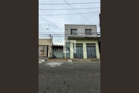 Casa para alugar com 320m², 3 quartos e 4 vagas Casa para alugar com 320m², 3 quartos e 4 vagasFachada