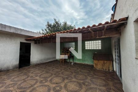 Casa para alugar com 320m², 3 quartos e 4 vagas Casa para alugar com 320m², 3 quartos e 4 vagasQuintal