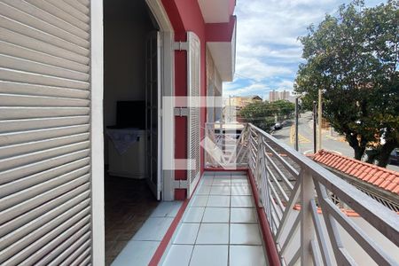 Casa à venda com 210m², 3 quartos e 2 vagas Casa à venda com 210m², 3 quartos e 2 vagasSacada do Quarto 1