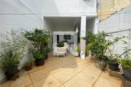 Casa à venda com 210m², 3 quartos e 2 vagas Casa à venda com 210m², 3 quartos e 2 vagasQuintal