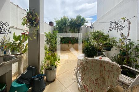 Casa à venda com 210m², 3 quartos e 2 vagas Casa à venda com 210m², 3 quartos e 2 vagasÁrea de Serviço