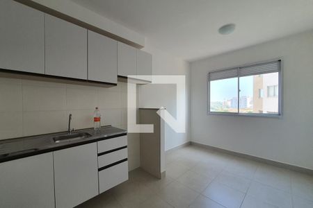 Sala/cozinha de apartamento para alugar com 2 quartos, 32m² em Parque Fongaro, São Paulo
