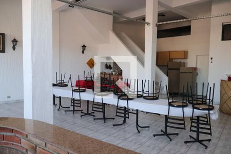 Casa à venda com 500m², 4 quartos e 3 vagas Casa à venda com 500m², 4 quartos e 3 vagasvaranda