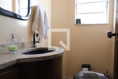 Casa à venda com 500m², 4 quartos e 3 vagas Casa à venda com 500m², 4 quartos e 3 vagasBanheiro 1