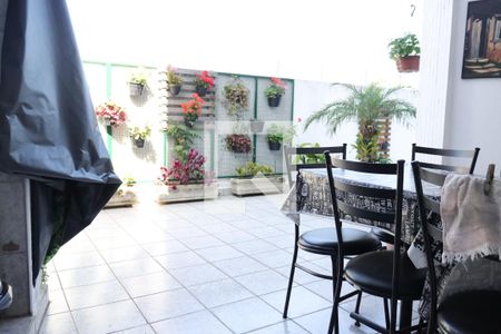 Casa à venda com 500m², 4 quartos e 3 vagas Casa à venda com 500m², 4 quartos e 3 vagasvaranda