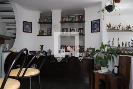 Casa à venda com 500m², 4 quartos e 3 vagas Casa à venda com 500m², 4 quartos e 3 vagasSala