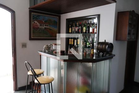 Casa à venda com 500m², 4 quartos e 3 vagas Casa à venda com 500m², 4 quartos e 3 vagasSala