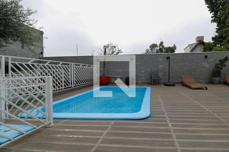 Apartamento à venda com 70m², 3 quartos e 2 vagas Apartamento à venda com 70m², 3 quartos e 2 vagasÁrea comum - Piscina