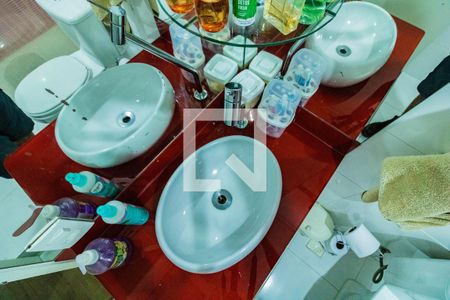 Casa à venda com 130m², 3 quartos e 3 vagas Casa à venda com 130m², 3 quartos e 3 vagasDetalhe do banheiro