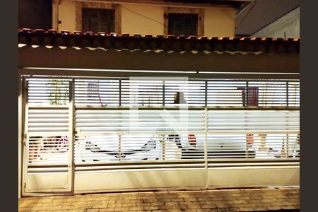 Casa à venda com 130m², 3 quartos e 3 vagas Casa à venda com 130m², 3 quartos e 3 vagasFachada