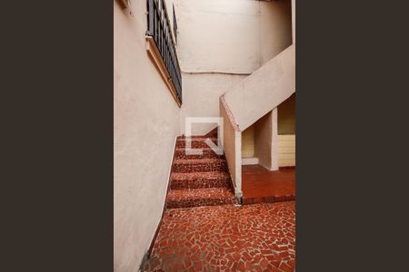 Casa à venda com 250m², 3 quartos e 3 vagasEscada