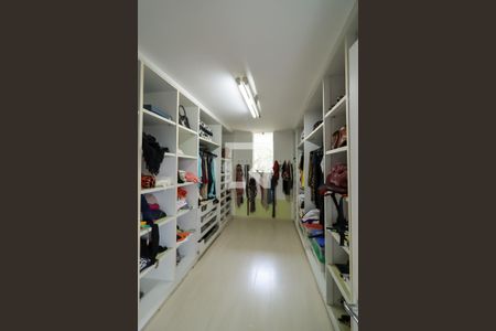 Casa à venda com 1200m², 6 quartos e sem vagaCloset 2 - Suíte 1