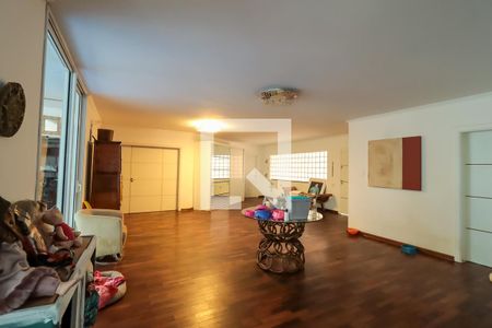 Casa à venda com 1200m², 6 quartos e sem vagaAcesso às Suítes