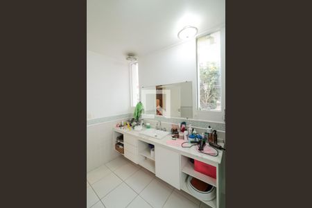 Casa à venda com 1200m², 6 quartos e sem vagaBanheiro da Suíte 4