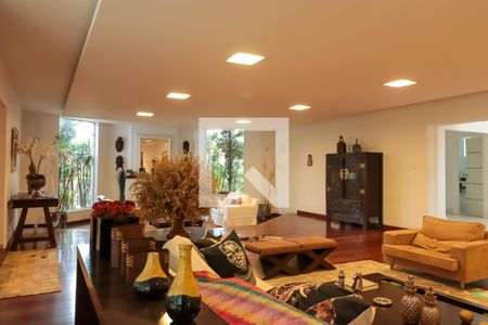 Salas de casa à venda com 6 quartos, 1200m² em Vila Tramontano, São Paulo