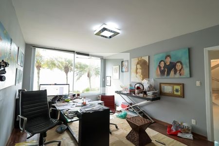 Casa à venda com 1200m², 6 quartos e sem vagaEscritório