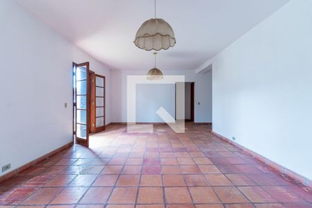 Casa para alugar com 300m², 3 quartos e 6 vagasSalão 