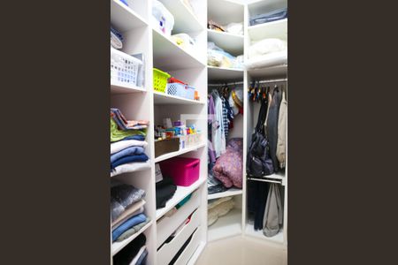 Apartamento para alugar com 133m², 3 quartos e 3 vagas Apartamento para alugar com 133m², 3 quartos e 3 vagasCloset da Suite
