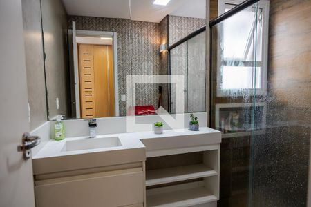 Apartamento à venda com 120m², 2 quartos e 2 vagas Apartamento à venda com 120m², 2 quartos e 2 vagasBanheiro 1 da Suíte 2