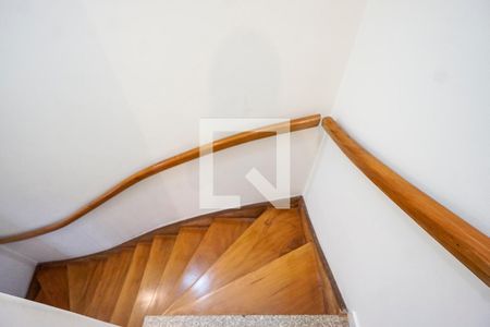 Casa à venda com 147m², 4 quartos e 2 vagasEscada