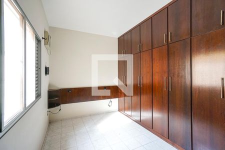 Casa à venda com 147m², 4 quartos e 2 vagasSuíte
