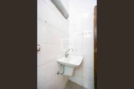 Casa à venda com 147m², 4 quartos e 2 vagasBanheiro social