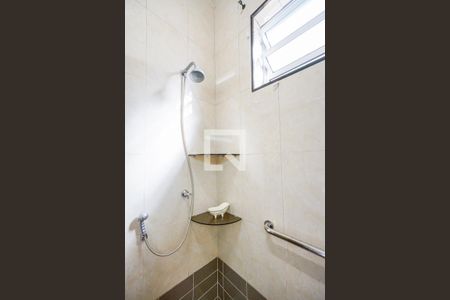 Casa à venda com 147m², 4 quartos e 2 vagasChuveiro