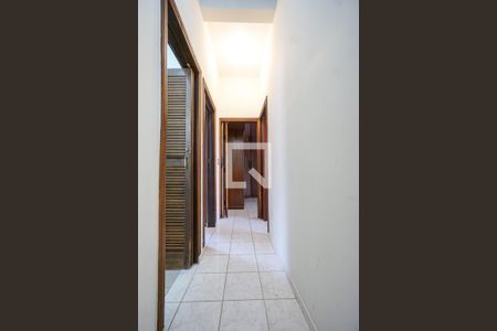 Casa à venda com 147m², 4 quartos e 2 vagasCorredor dos quartos