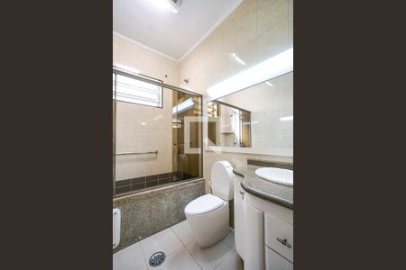 Casa à venda com 147m², 4 quartos e 2 vagasBanheiro da suíte