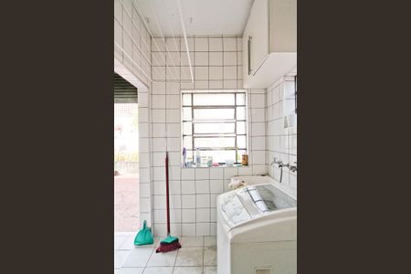 Casa à venda com 250m², 3 quartos e 6 vagas Casa à venda com 250m², 3 quartos e 6 vagasÁrea de Serviço