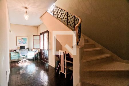 Casa à venda com 250m², 3 quartos e 6 vagas Casa à venda com 250m², 3 quartos e 6 vagasCorredor