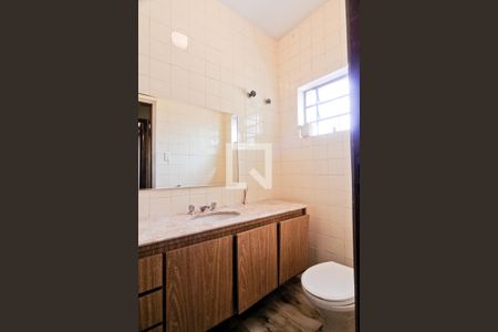 Casa à venda com 250m², 3 quartos e 6 vagas Casa à venda com 250m², 3 quartos e 6 vagasLavabo