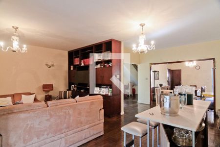 Casa à venda com 250m², 3 quartos e 6 vagas Casa à venda com 250m², 3 quartos e 6 vagasSala