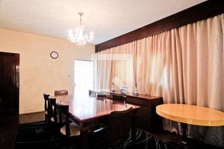 Casa à venda com 250m², 3 quartos e 6 vagas Casa à venda com 250m², 3 quartos e 6 vagasSala