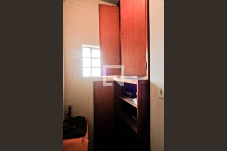 Casa à venda com 250m², 3 quartos e 6 vagas Casa à venda com 250m², 3 quartos e 6 vagasRoupeiro