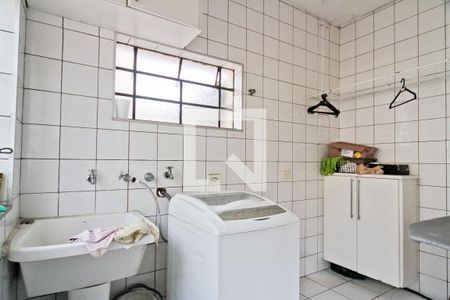 Casa à venda com 250m², 3 quartos e 6 vagas Casa à venda com 250m², 3 quartos e 6 vagasÁrea de Serviço