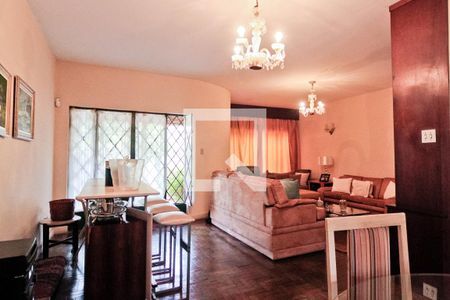 Casa à venda com 250m², 3 quartos e 6 vagas Casa à venda com 250m², 3 quartos e 6 vagasSala