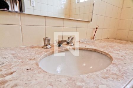 Casa à venda com 250m², 3 quartos e 6 vagas Casa à venda com 250m², 3 quartos e 6 vagasLavabo