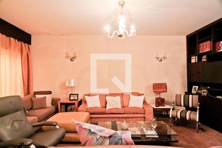 Casa à venda com 250m², 3 quartos e 6 vagas Casa à venda com 250m², 3 quartos e 6 vagasSala