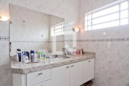 Casa à venda com 250m², 3 quartos e 6 vagas Casa à venda com 250m², 3 quartos e 6 vagasBanheiro