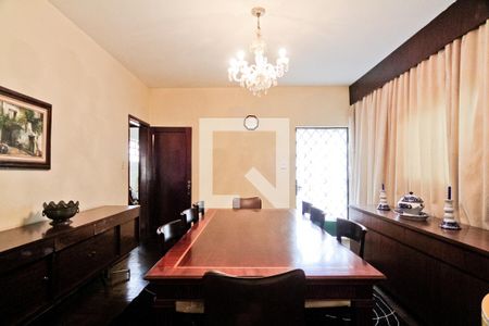 Casa à venda com 250m², 3 quartos e 6 vagas Casa à venda com 250m², 3 quartos e 6 vagasSala