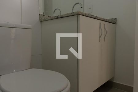 Banheiro de apartamento para alugar com 1 quarto, 26m² em Pinheiros, São Paulo