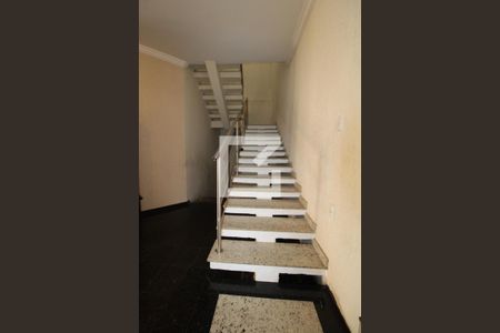 Casa à venda com 390m², 4 quartos e 3 vagasEscada