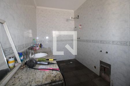 Casa à venda com 390m², 4 quartos e 3 vagasBanheiro do Quarto 1 (suíte)