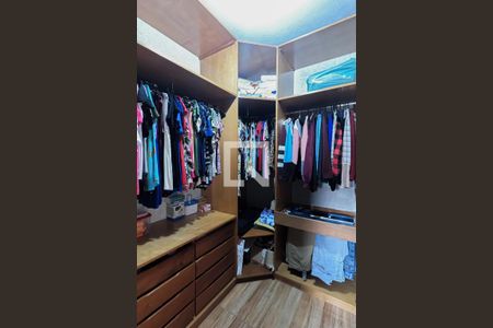 Casa à venda com 430m², 4 quartos e 5 vagasSuíte 2