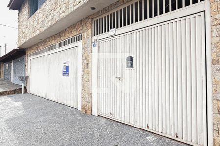 Casa à venda com 430m², 4 quartos e 5 vagasFachada da Casa