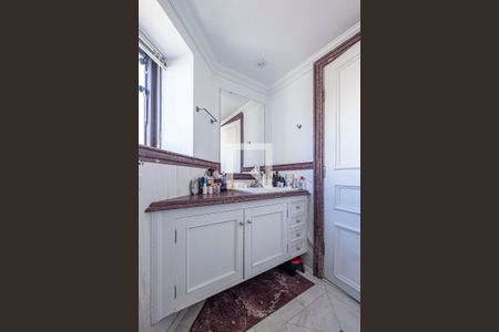 Apartamento à venda com 394m², 4 quartos e 5 vagas Apartamento à venda com 394m², 4 quartos e 5 vagasSuíte 4 - Banheiro