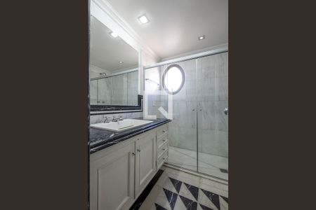 Apartamento à venda com 394m², 4 quartos e 5 vagas Apartamento à venda com 394m², 4 quartos e 5 vagasSuíte 3 - Banheiro