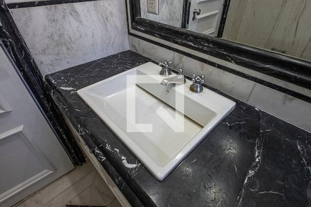 Apartamento à venda com 394m², 4 quartos e 5 vagas Apartamento à venda com 394m², 4 quartos e 5 vagasSuíte 3 - Banheiro